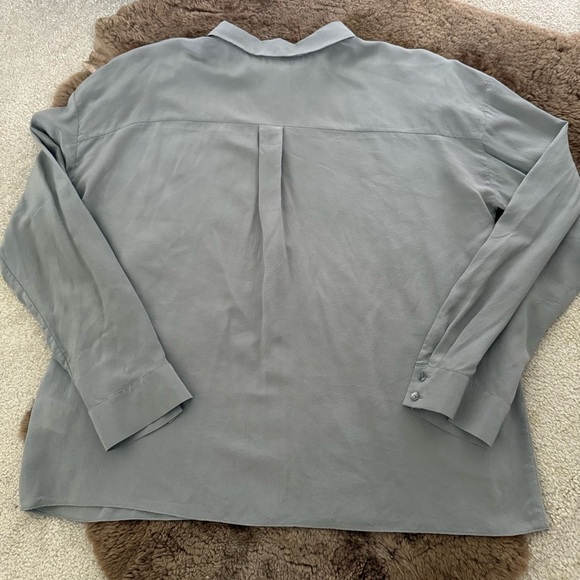 SALE‼️Elegant Silk Eileen Fisher Gray Blouse - Picture 3 of 7
